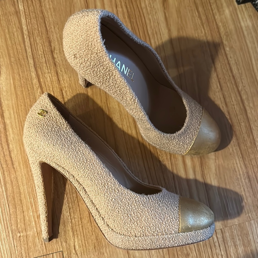 CHANEL HEELS 40 no box used